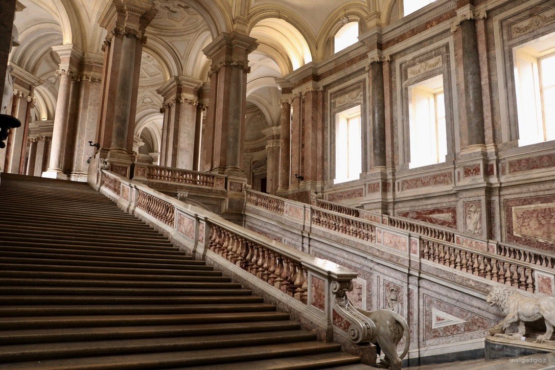 visitare caserta - lo scalone