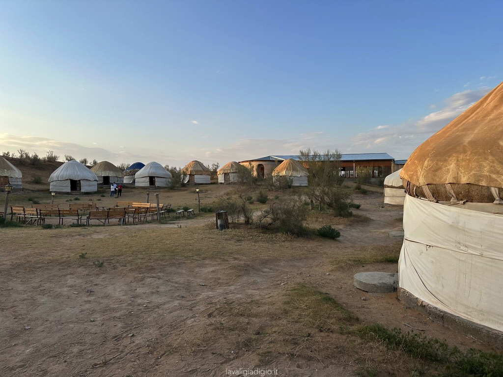 yurta deserto uzbekistan